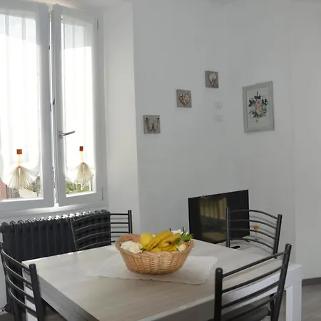 Lescen White Residence Lake View 레체노
